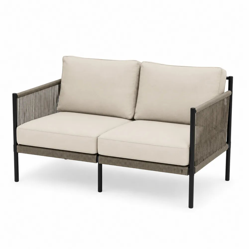 Dwuosobowa sofa z metalową ramą i poduszkami kremowa