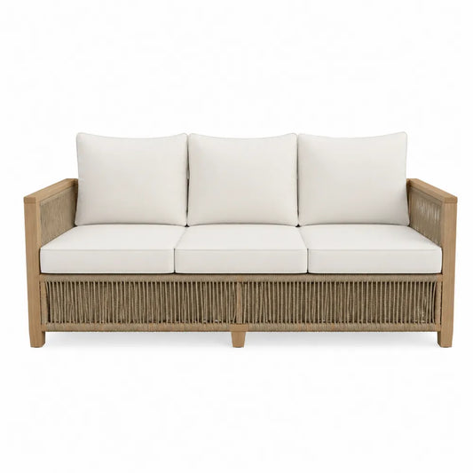 Sofa z drewna tekowego z plecionką i kremowymi poduszkami