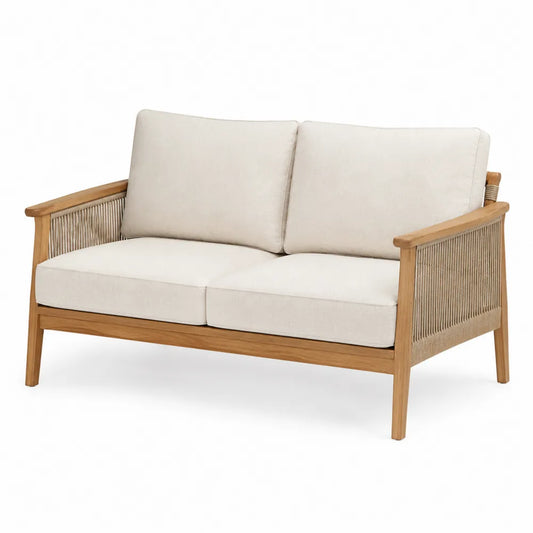Dwuosobowa sofa z drewna tekowego z beżowymi poduszkami